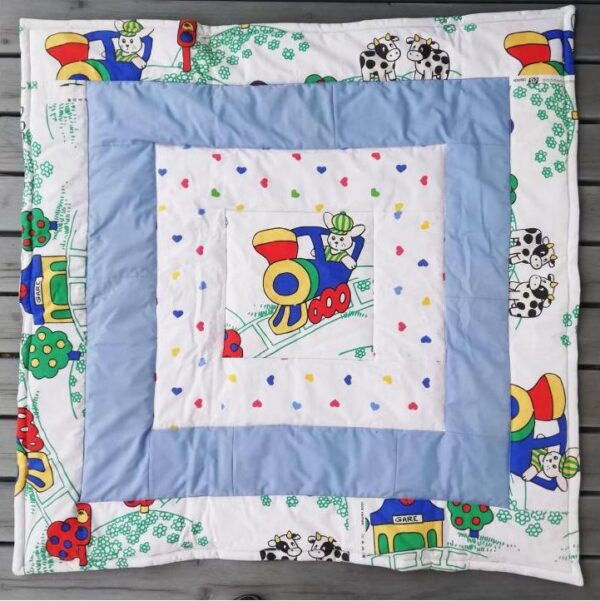 Babydecke, Kinderdecke, Spieldecke, Decke für Laufstall, Eisenbahnmotiv, Piratmotiv, Baumwollstoffe, Kuscheldecke, Schmusedecke – Bild 5