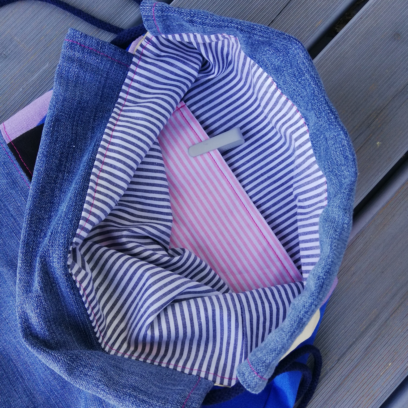 Turnbeutel, Rucksack mit Kordelzug, Jeanstasche, Jeans upcycling, Innenfutter – Bild 6